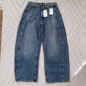 NWT Good American Extreme Barrel Jeans 25